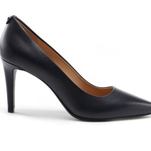 NIB 
MICHAEL KORS Black Leather Pumps